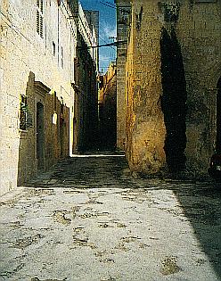 BILD 2: typische Gasse in Mdina 