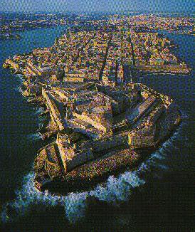 BILD 4: St. Elmo, dahinter Valetta